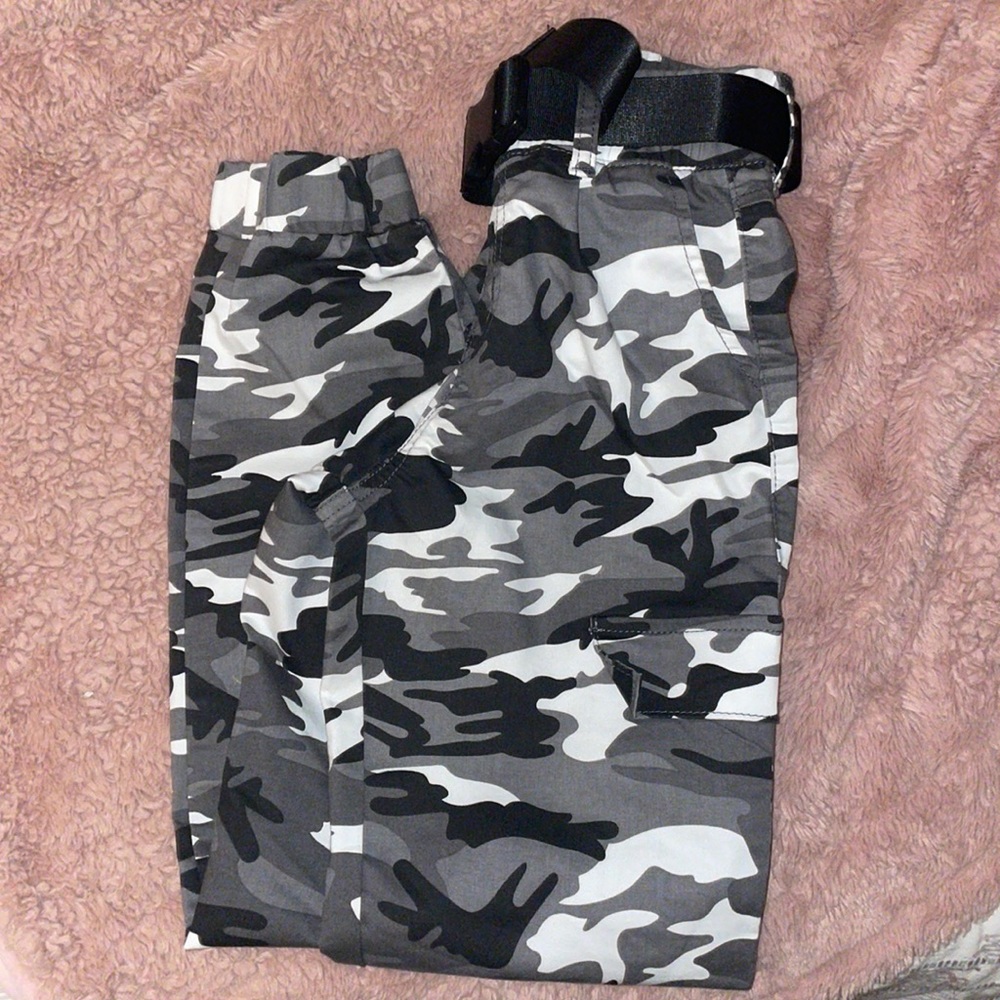Womens - Cargo Joggers - Camo - Black / White